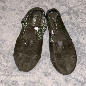 Women’s Slip On Flats